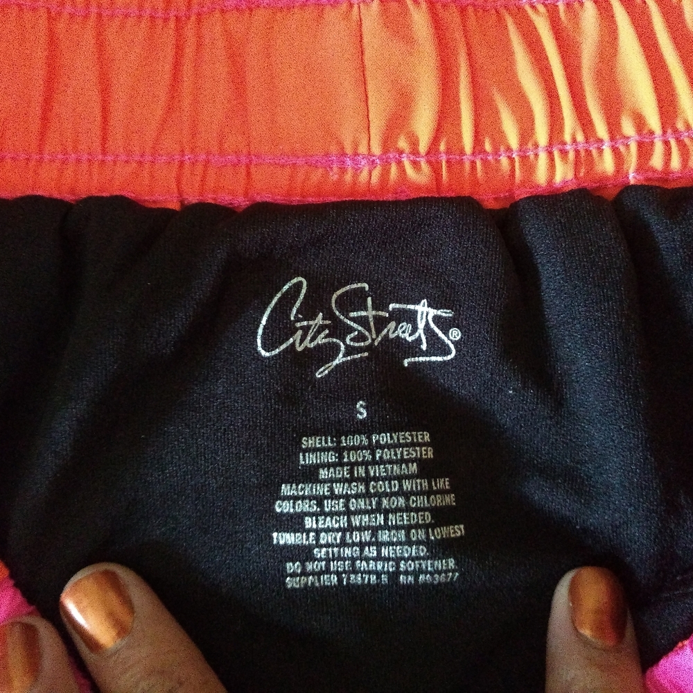 Running short size small - Picture 3 of 3